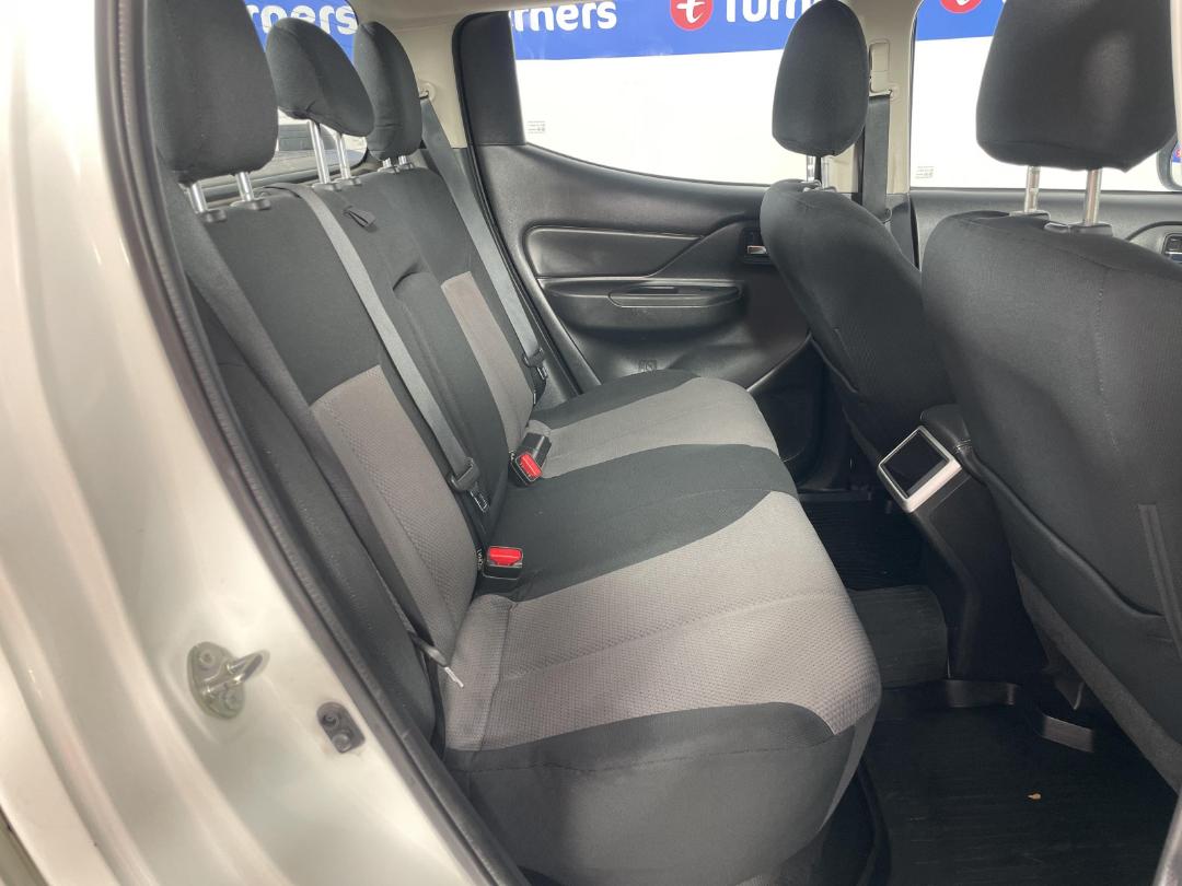 Photo '20' of Mitsubishi Triton