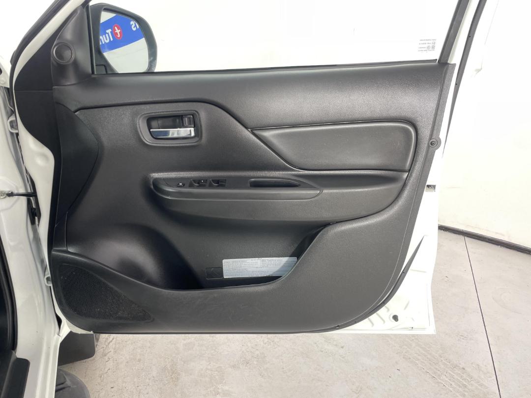 Photo '15' of Mitsubishi Triton