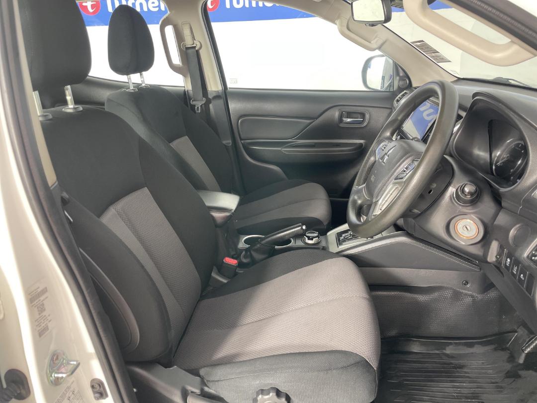 Photo '16' of Mitsubishi Triton