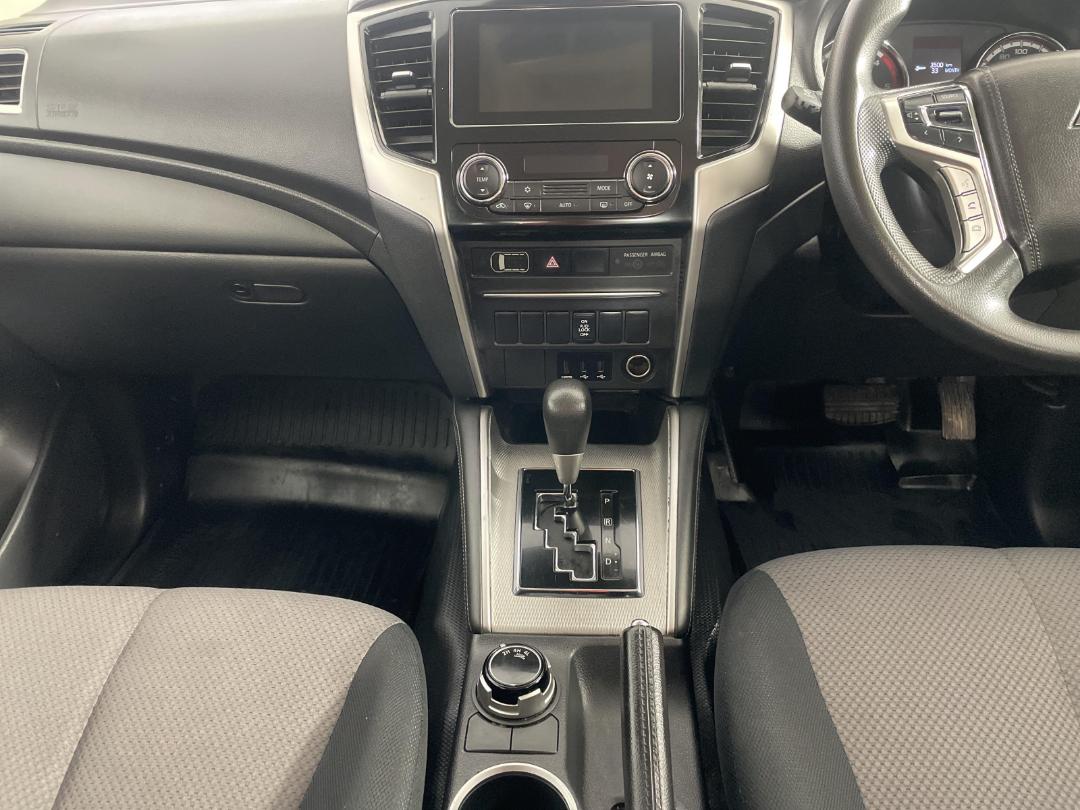 Photo '18' of Mitsubishi Triton