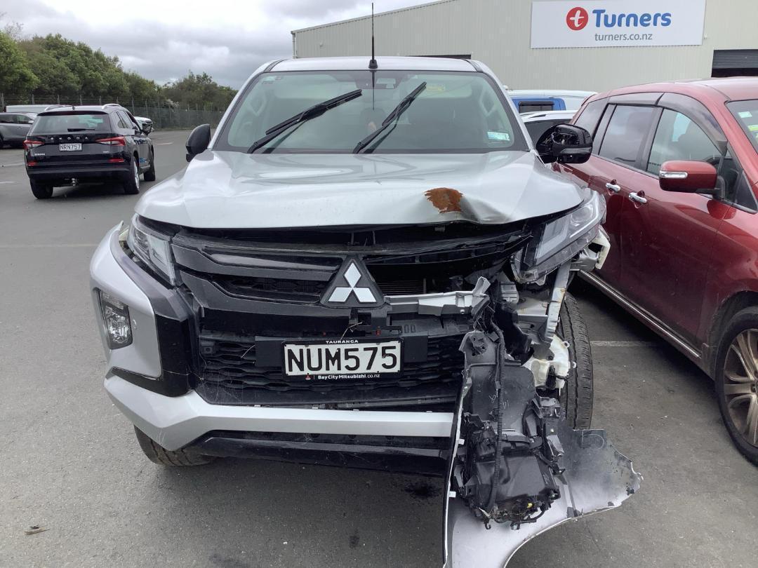 Photo '2' of Mitsubishi Triton DC Glsb 4WD 6AT Photo '2' of Mitsubishi Triton DC Glsb 4WD 6AT