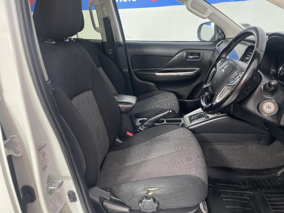 Photo '16' of Mitsubishi Triton