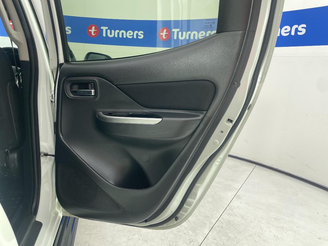 Photo '19' of Mitsubishi Triton