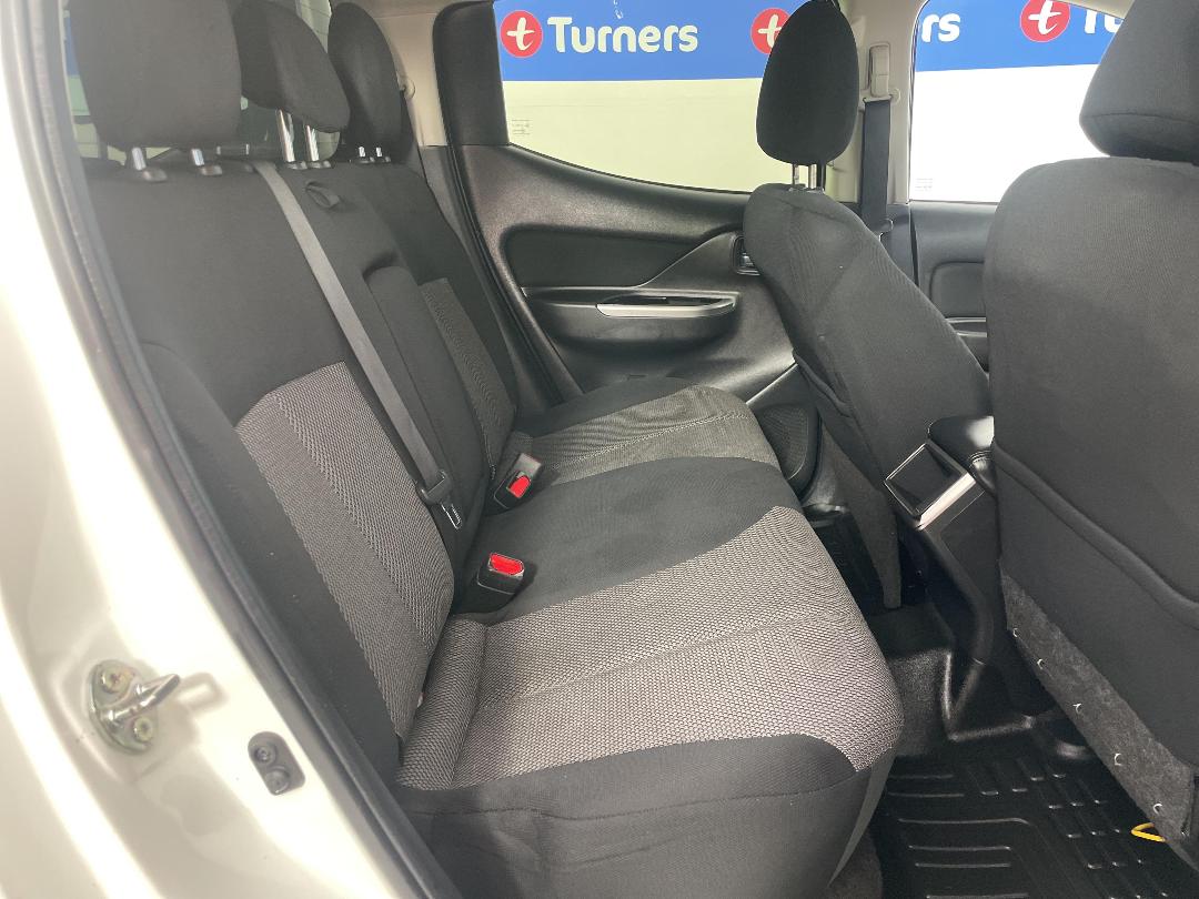 Photo '20' of Mitsubishi Triton