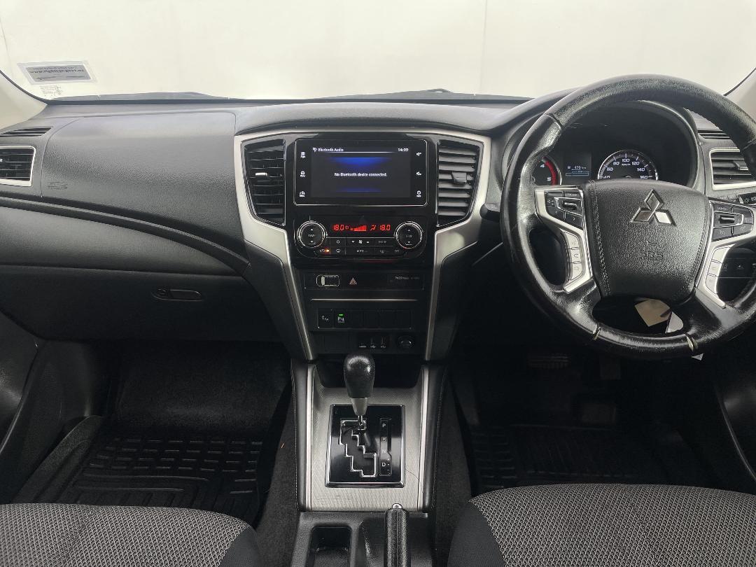 Photo '17' of Mitsubishi Triton