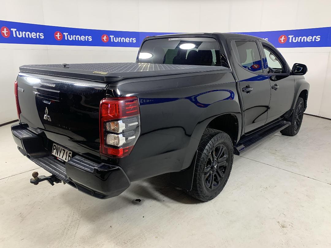 Photo '7' of Mitsubishi Triton