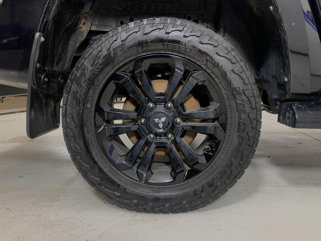 Photo '12' of Mitsubishi Triton