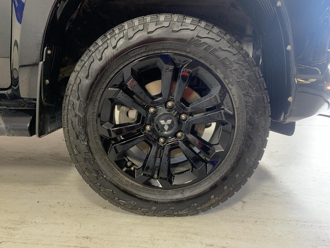 Photo '9' of Mitsubishi Triton