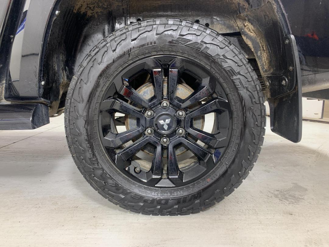 Photo '11' of Mitsubishi Triton