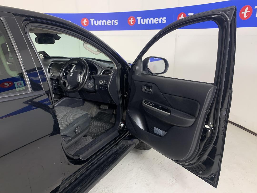 Photo '15' of Mitsubishi Triton