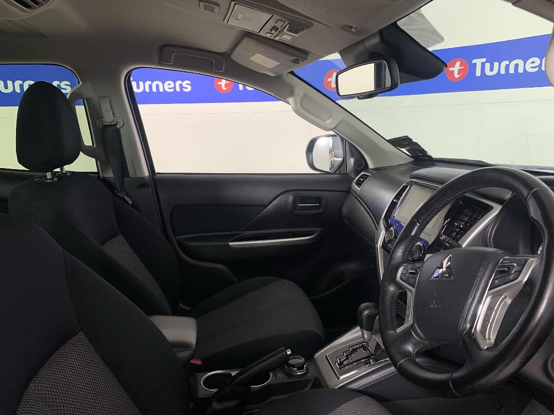 Photo '16' of Mitsubishi Triton