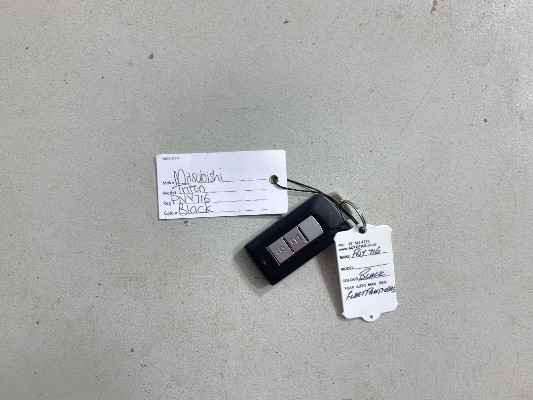 Photo '22' of Mitsubishi Triton