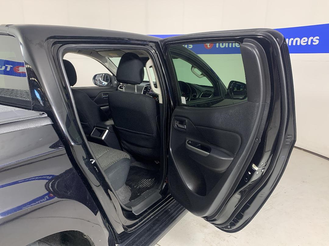 Photo '19' of Mitsubishi Triton