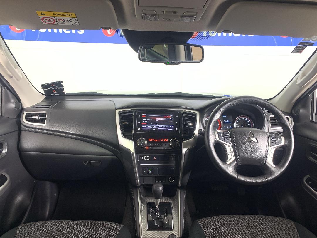 Photo '17' of Mitsubishi Triton