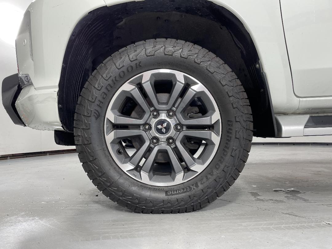 Photo '10' of Mitsubishi Triton