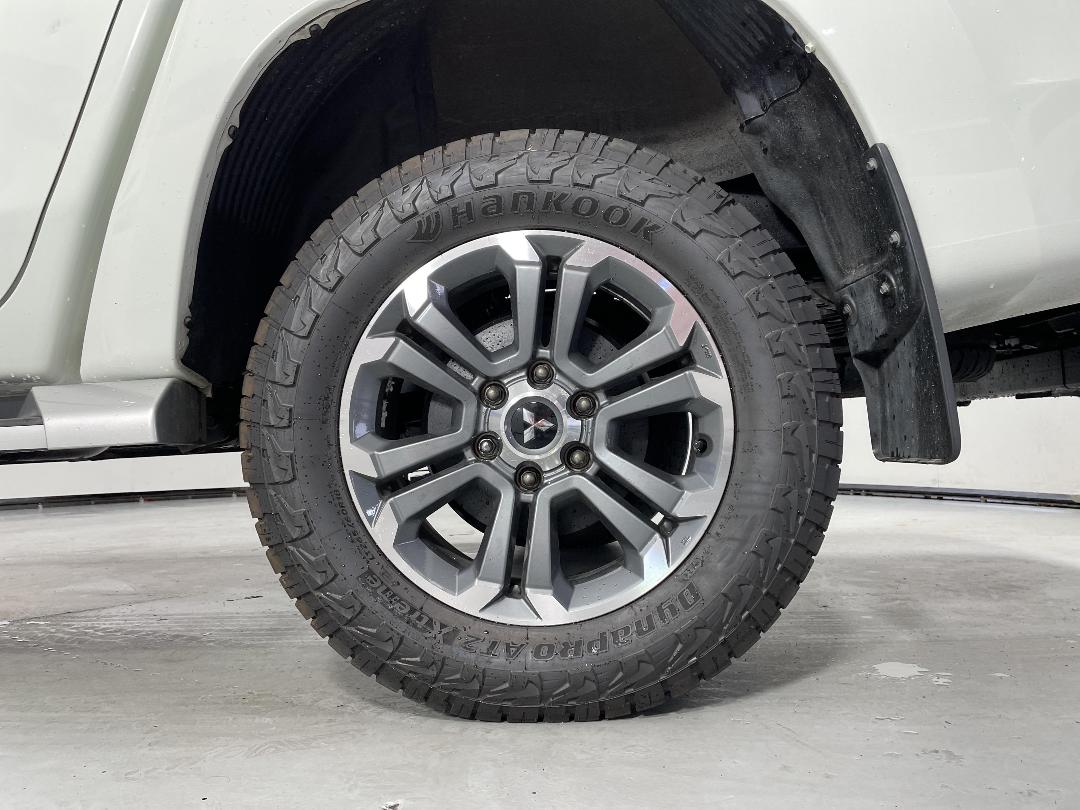 Photo '11' of Mitsubishi Triton