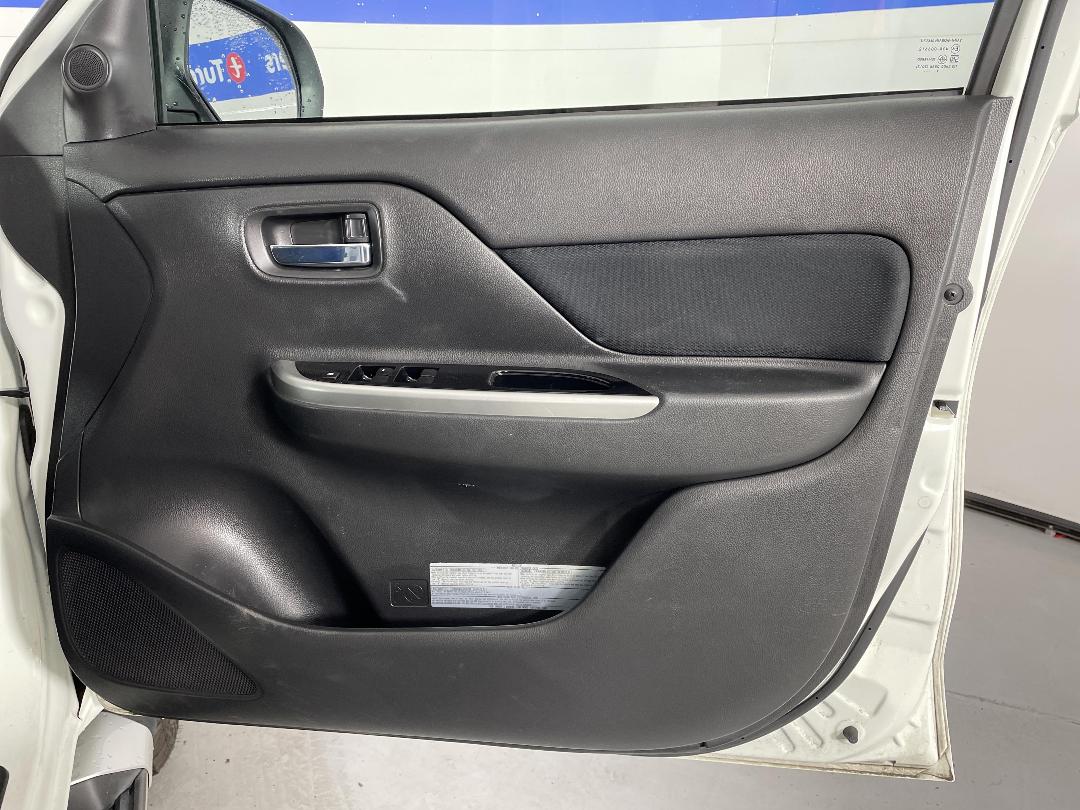 Photo '15' of Mitsubishi Triton