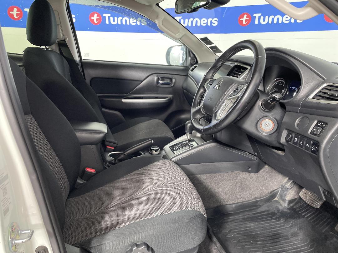 Photo '16' of Mitsubishi Triton