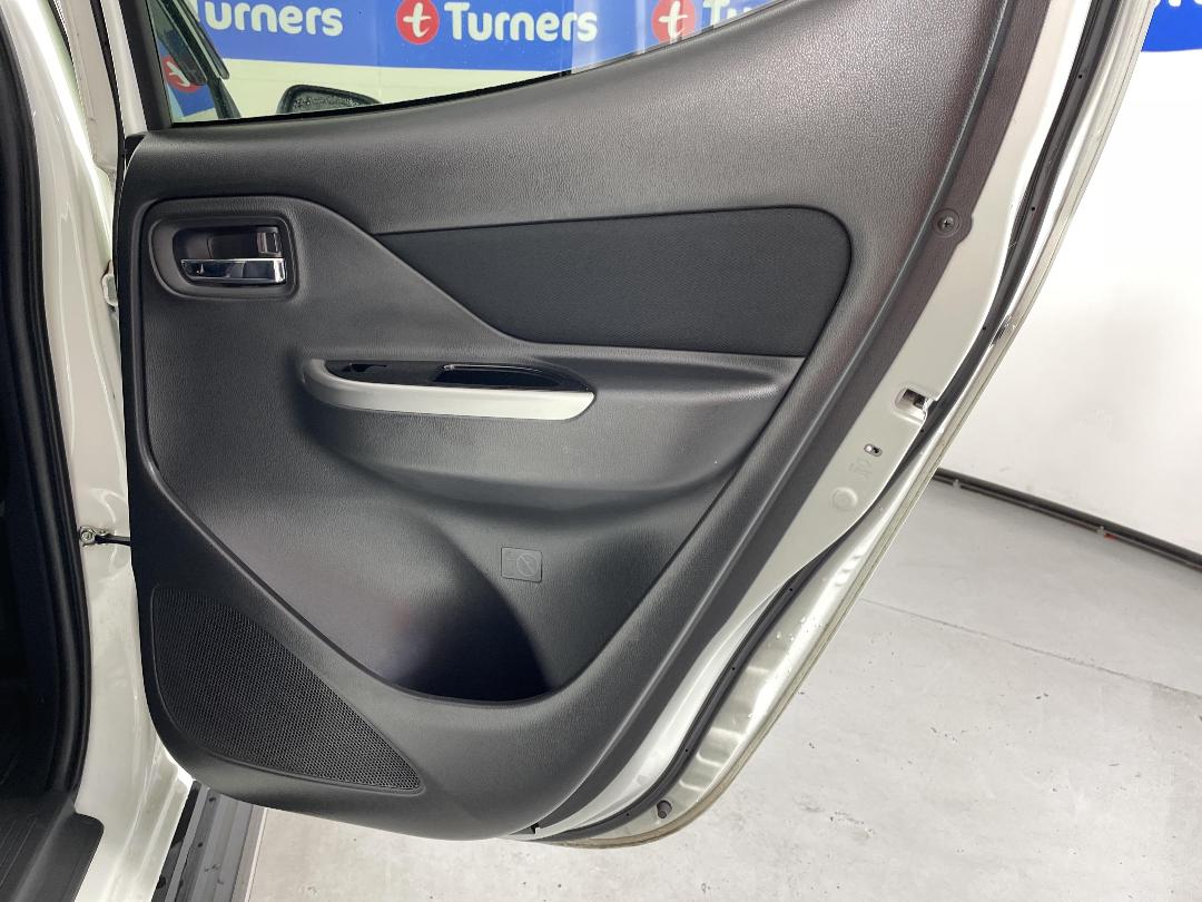 Photo '19' of Mitsubishi Triton