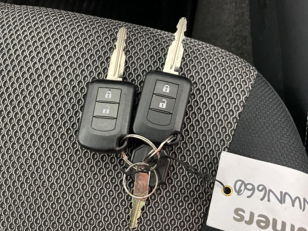 Photo '22' of Mitsubishi Triton