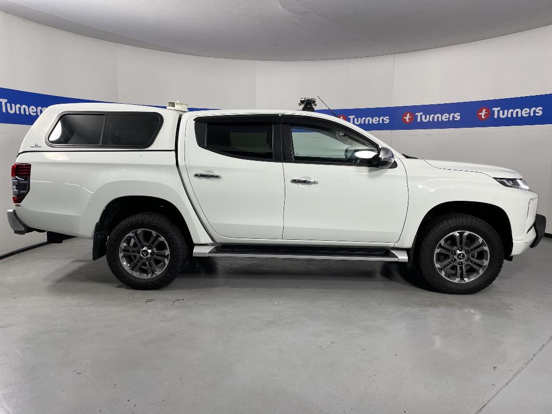 Photo '23' of Mitsubishi Triton