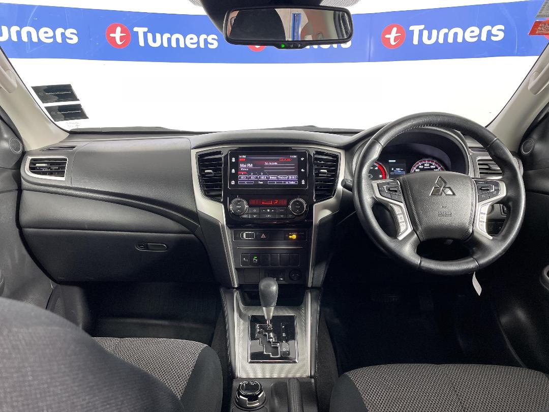 Photo '17' of Mitsubishi Triton