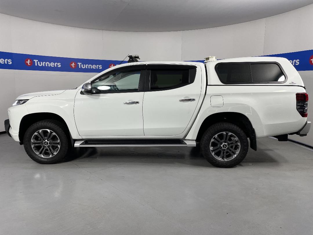 Photo '24' of Mitsubishi Triton