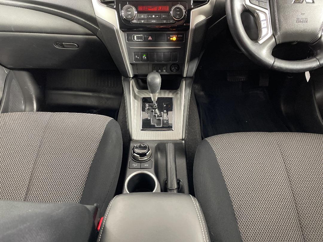 Photo '18' of Mitsubishi Triton