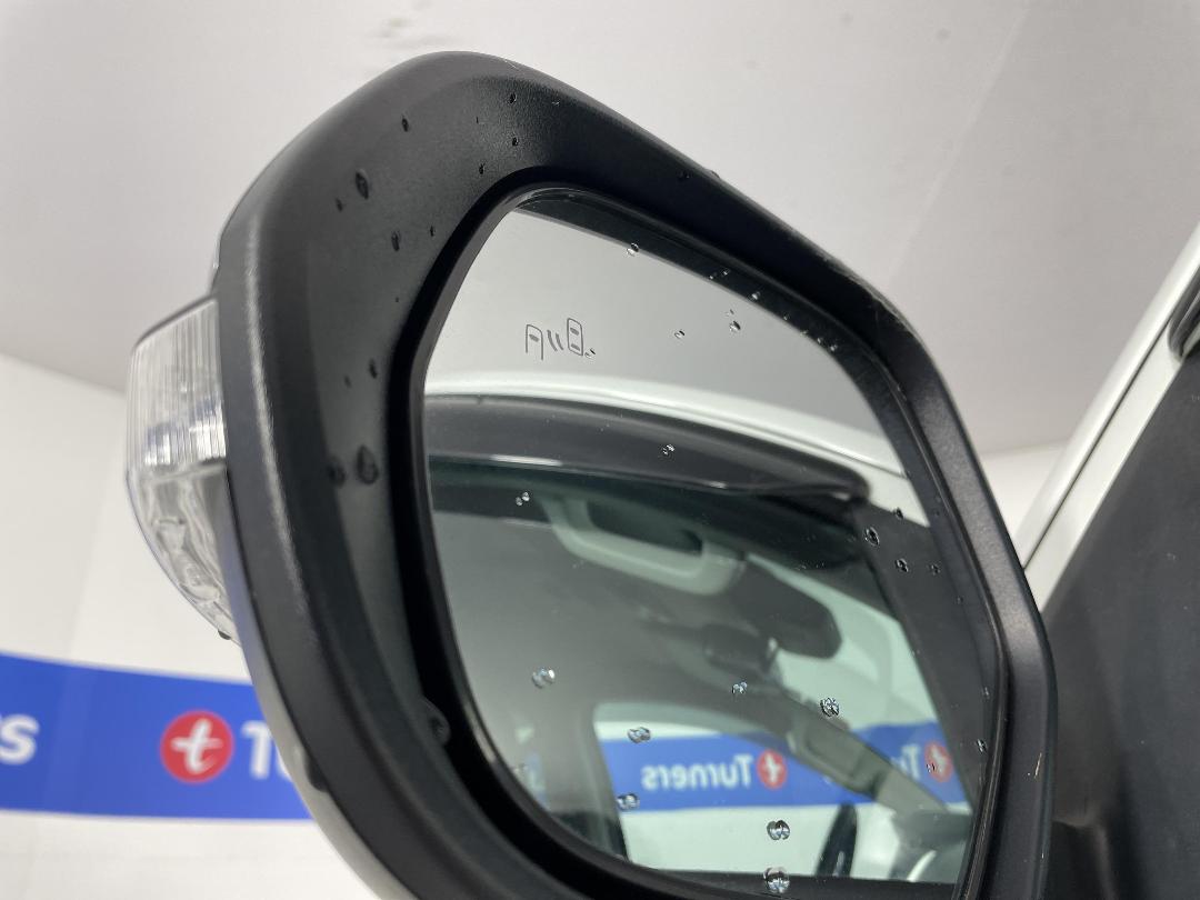 Photo '27' of Mitsubishi Triton