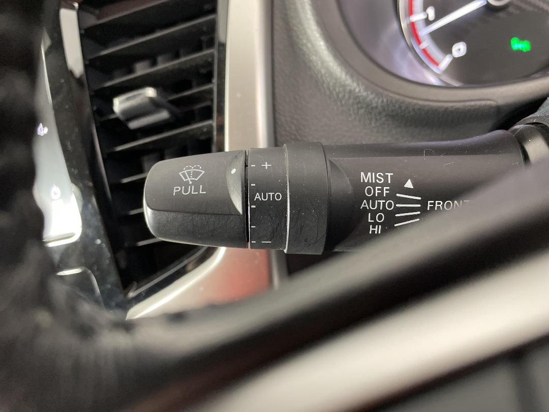 Photo '29' of Mitsubishi Triton