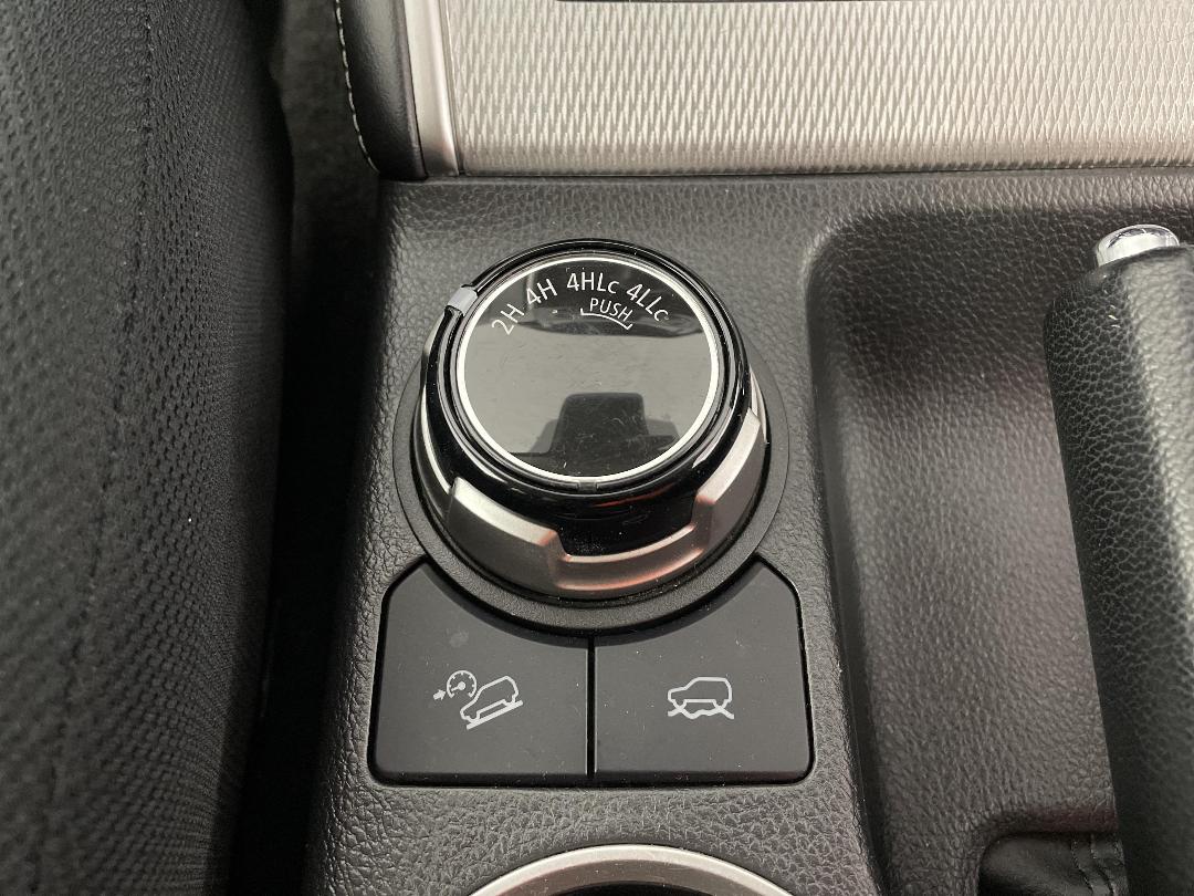 Photo '28' of Mitsubishi Triton