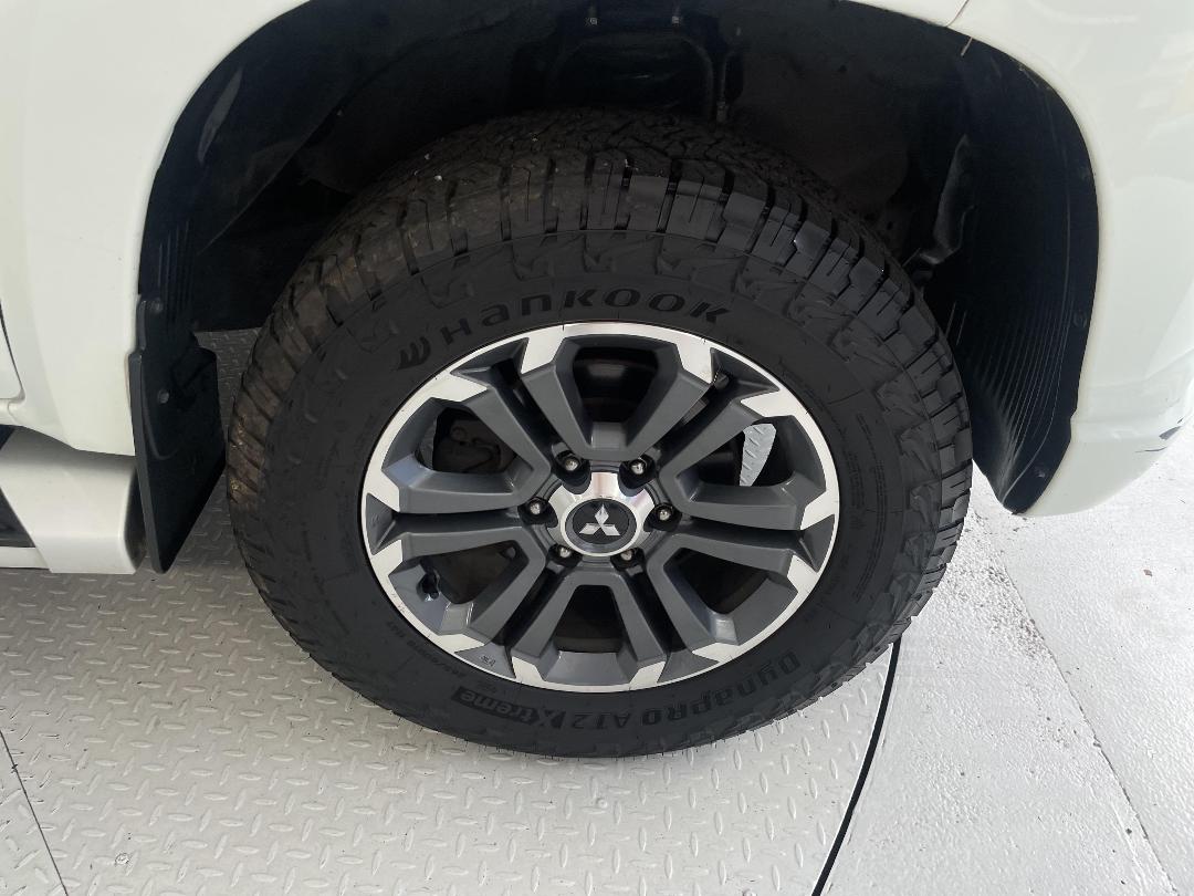 Photo '9' of Mitsubishi Triton