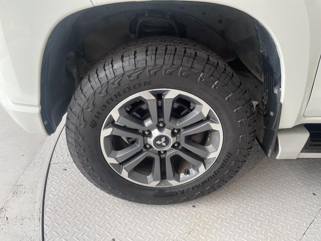 Photo '10' of Mitsubishi Triton