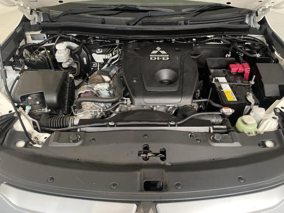 Photo '13' of Mitsubishi Triton