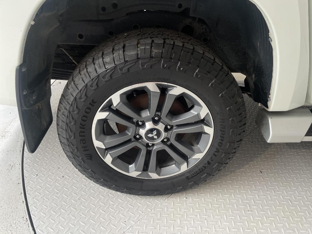 Photo '12' of Mitsubishi Triton