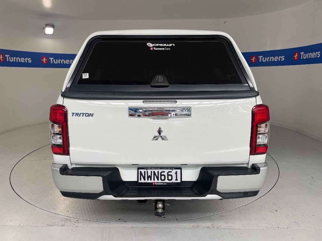 Photo '6' of Mitsubishi Triton