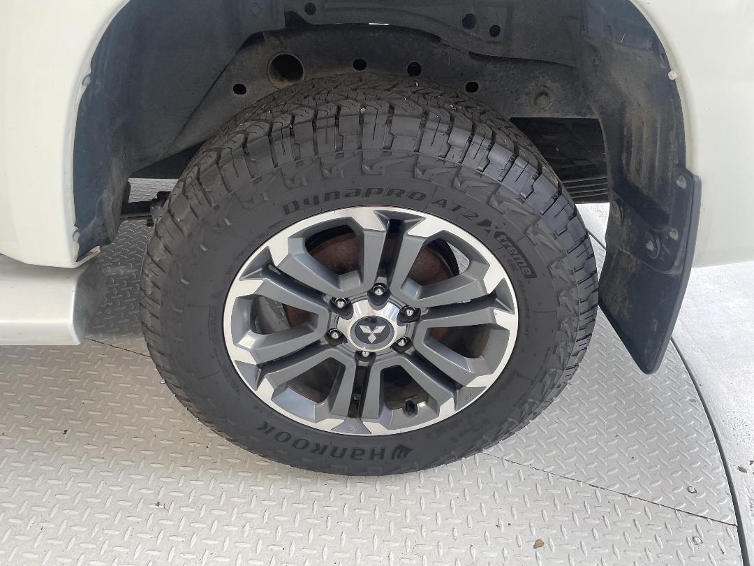 Photo '11' of Mitsubishi Triton