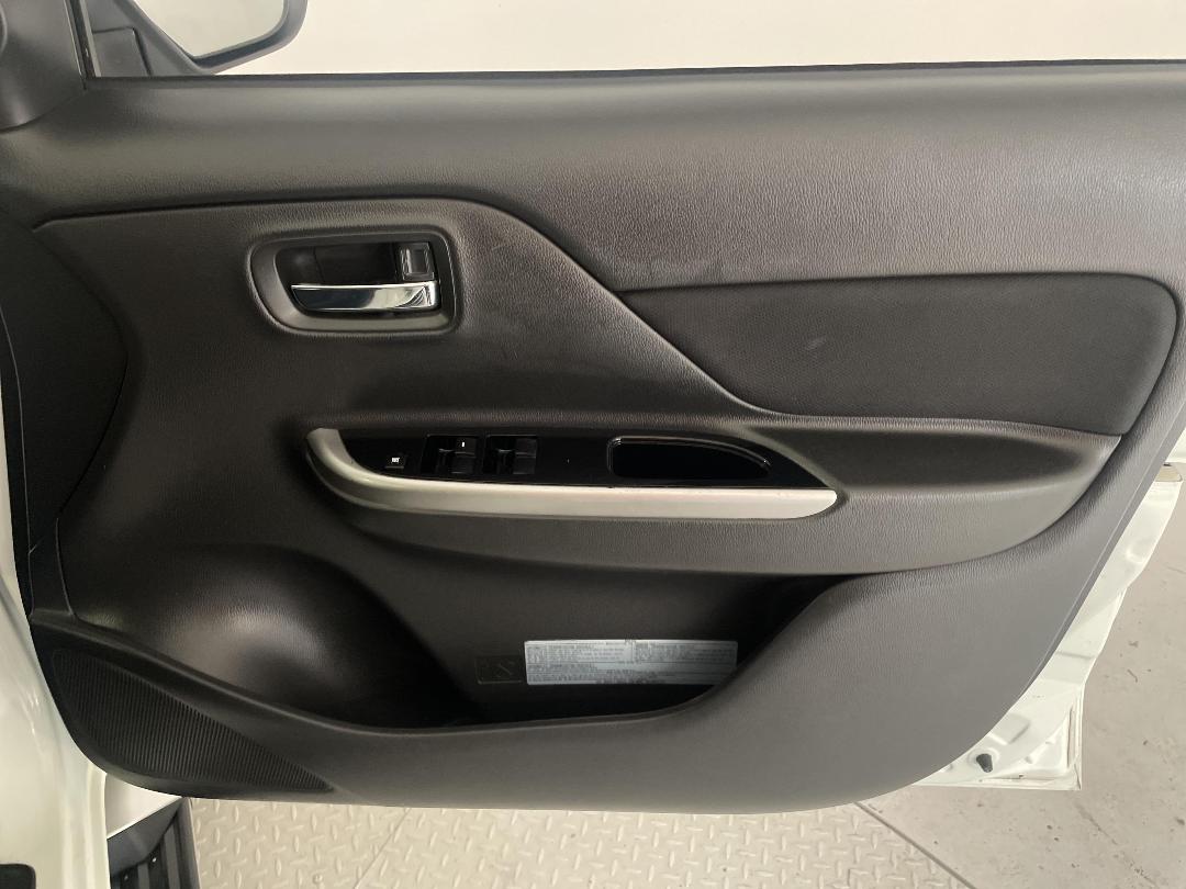 Photo '15' of Mitsubishi Triton