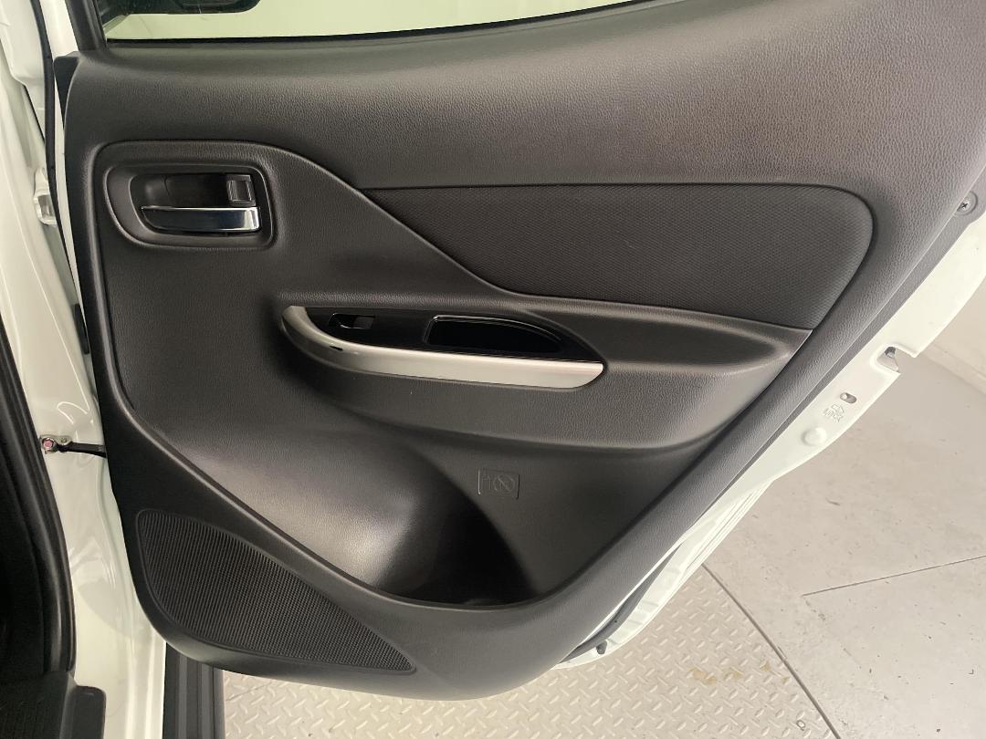 Photo '19' of Mitsubishi Triton