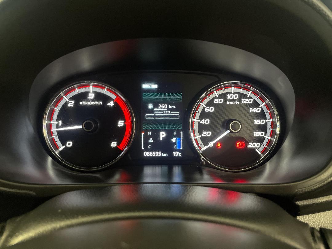 Photo '21' of Mitsubishi Triton