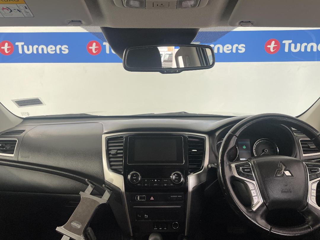 Photo '17' of Mitsubishi Triton