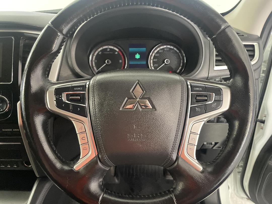 Photo '28' of Mitsubishi Triton