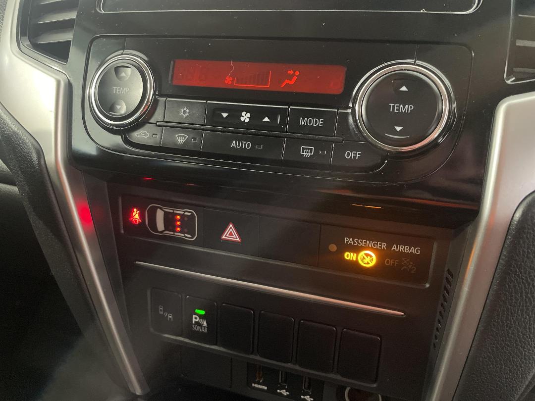 Photo '31' of Mitsubishi Triton