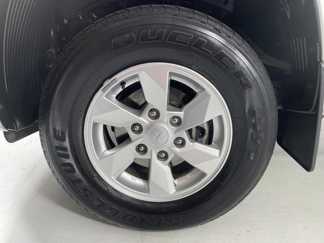 Photo '10' of Mitsubishi Triton