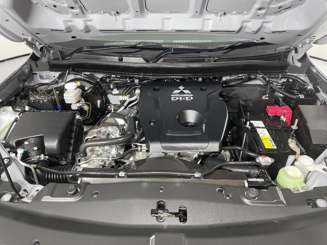 Photo '13' of Mitsubishi Triton