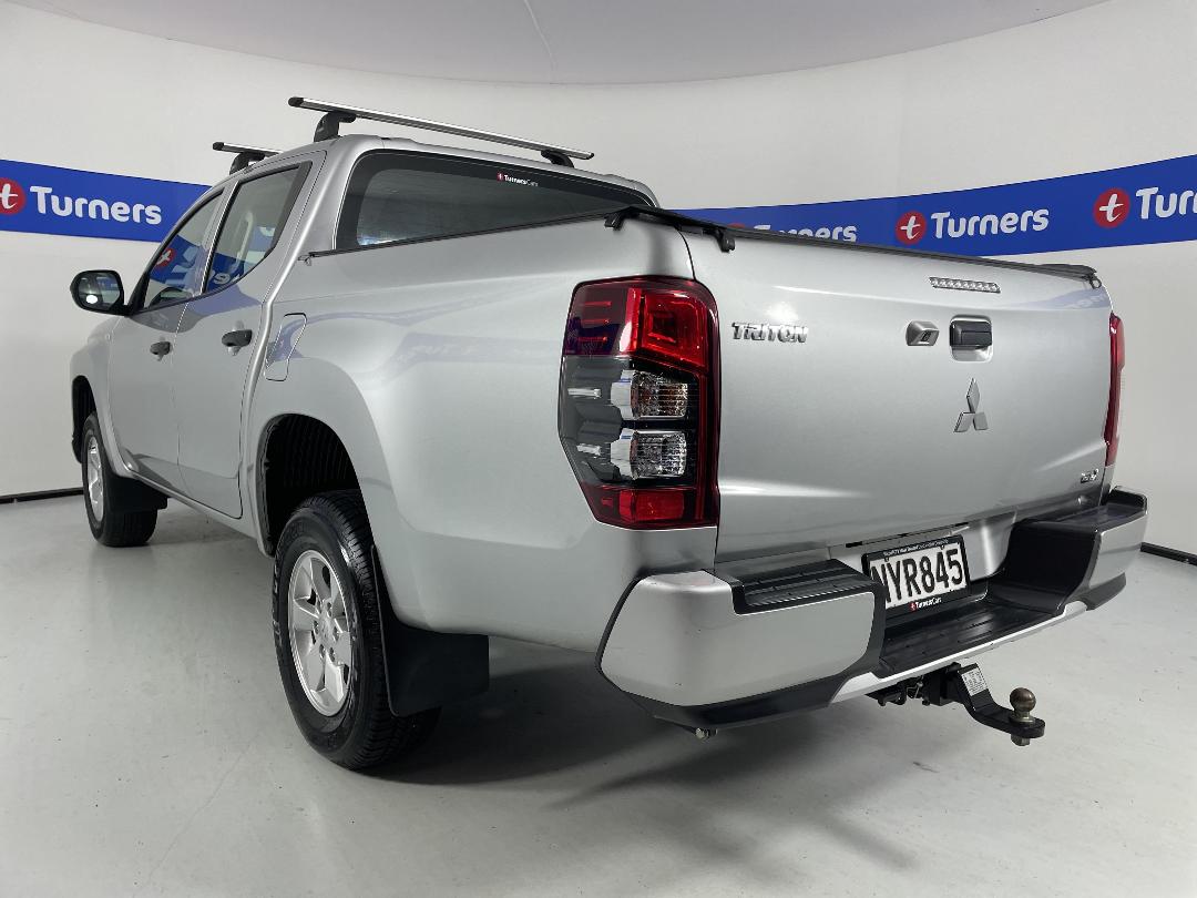 Photo '5' of Mitsubishi Triton