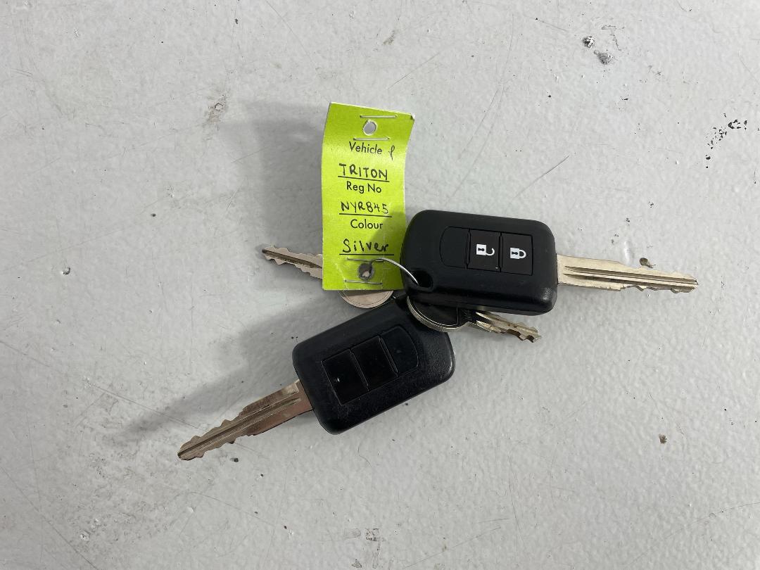 Photo '22' of Mitsubishi Triton