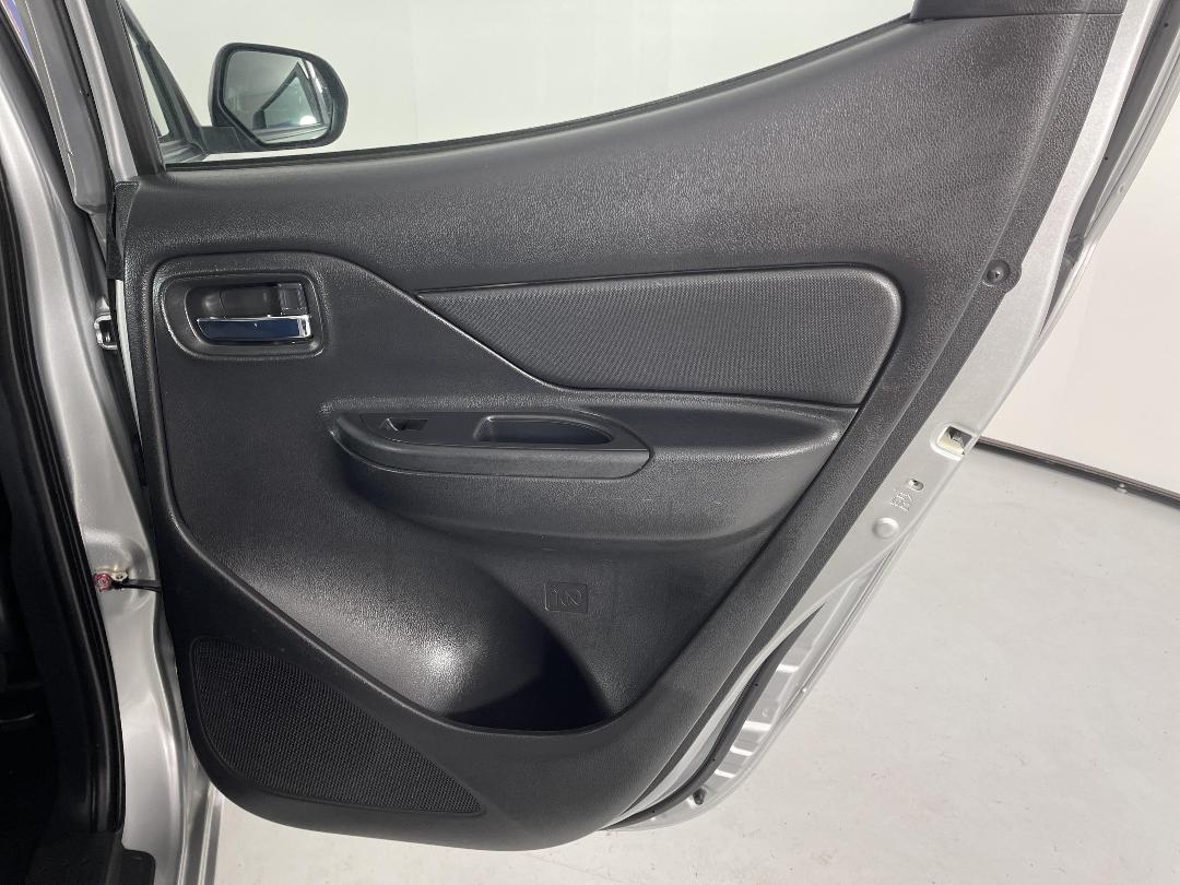 Photo '19' of Mitsubishi Triton