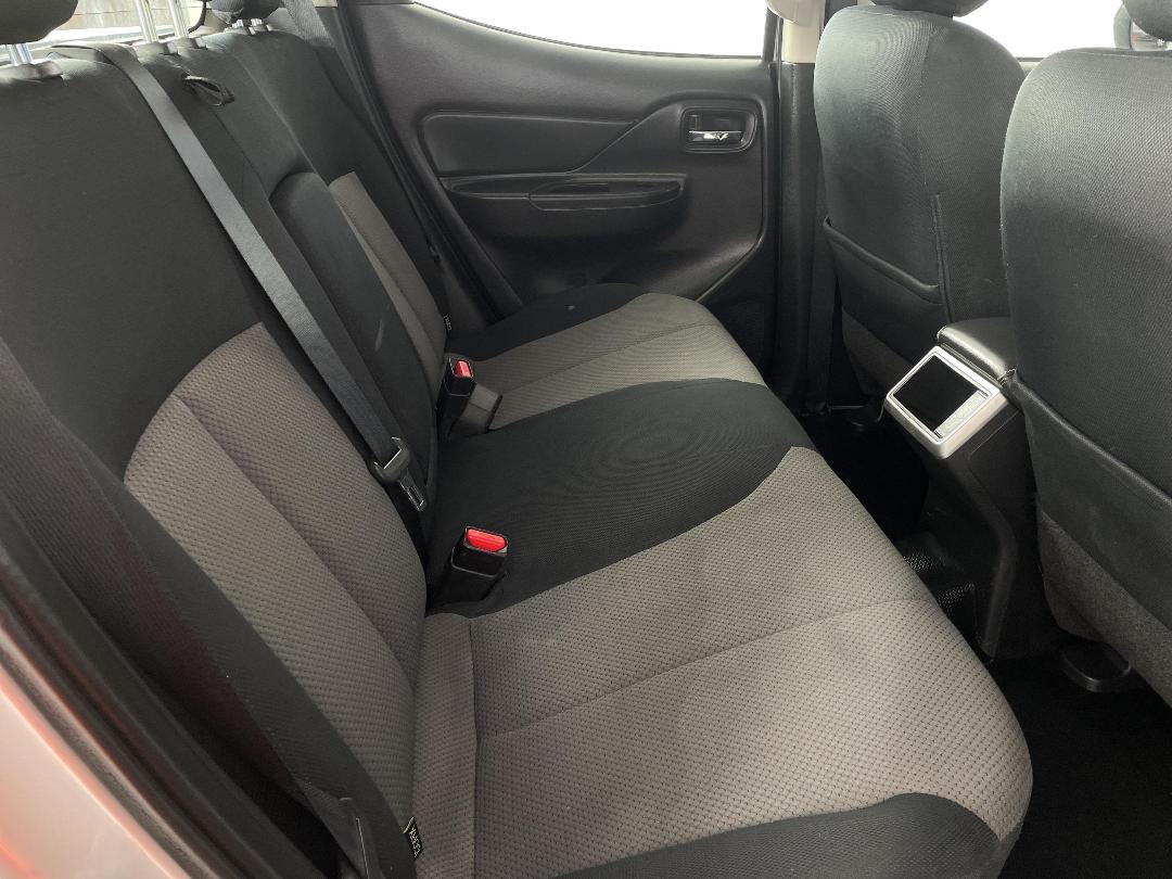 Photo '20' of Mitsubishi Triton