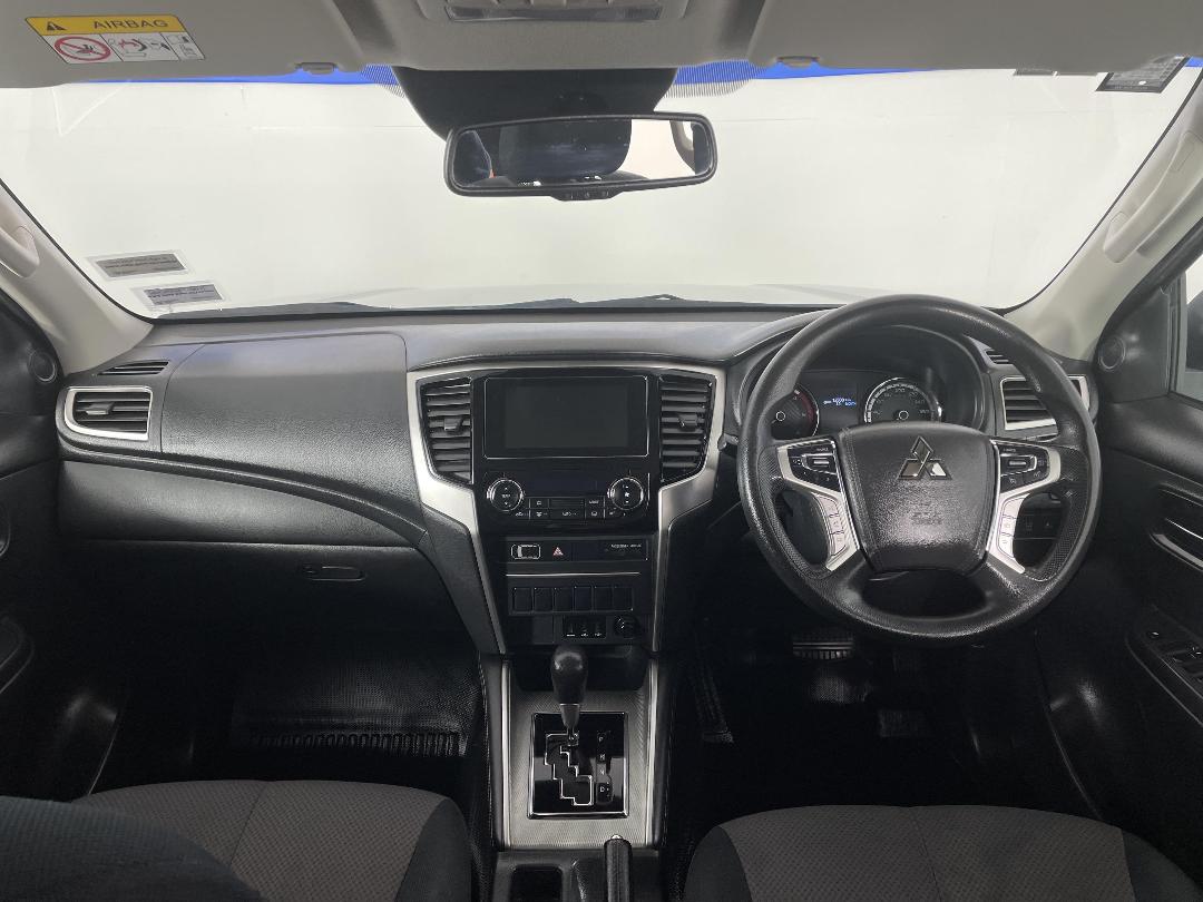 Photo '17' of Mitsubishi Triton